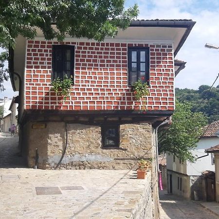 The Red Konak Villa Veliko Tărnovo Exteriör bild