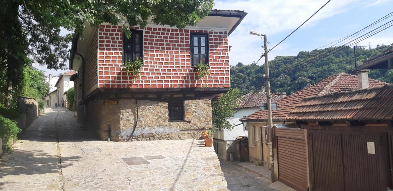 The Red Konak Villa Veliko Tărnovo Exteriör bild