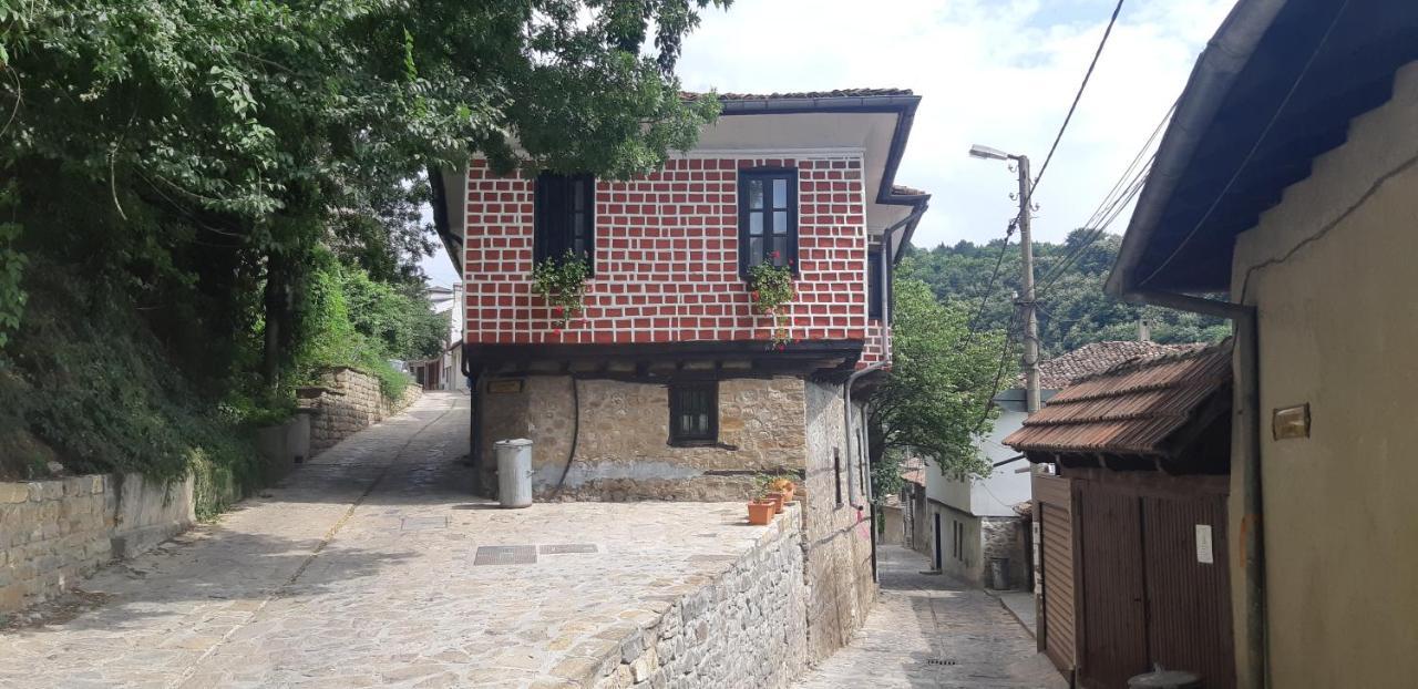 The Red Konak Villa Veliko Tărnovo Exteriör bild
