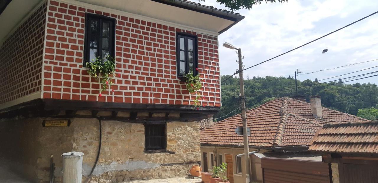 The Red Konak Villa Veliko Tărnovo Exteriör bild