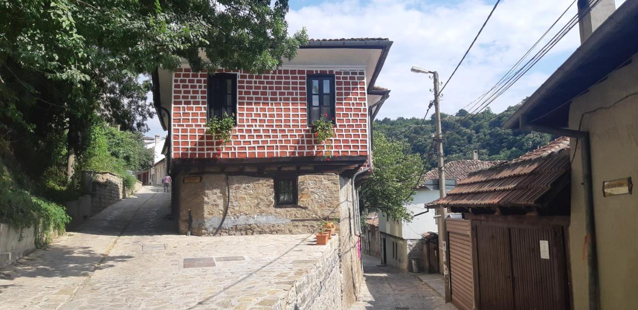 The Red Konak Villa Veliko Tărnovo Exteriör bild