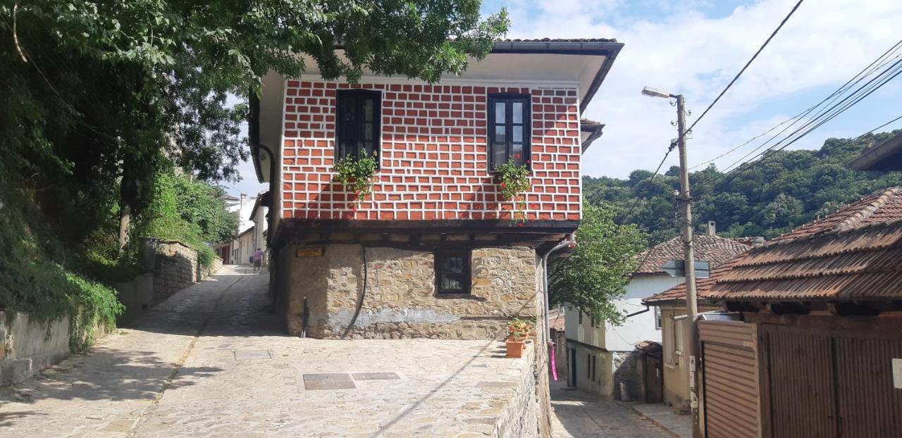 The Red Konak Villa Veliko Tărnovo Exteriör bild