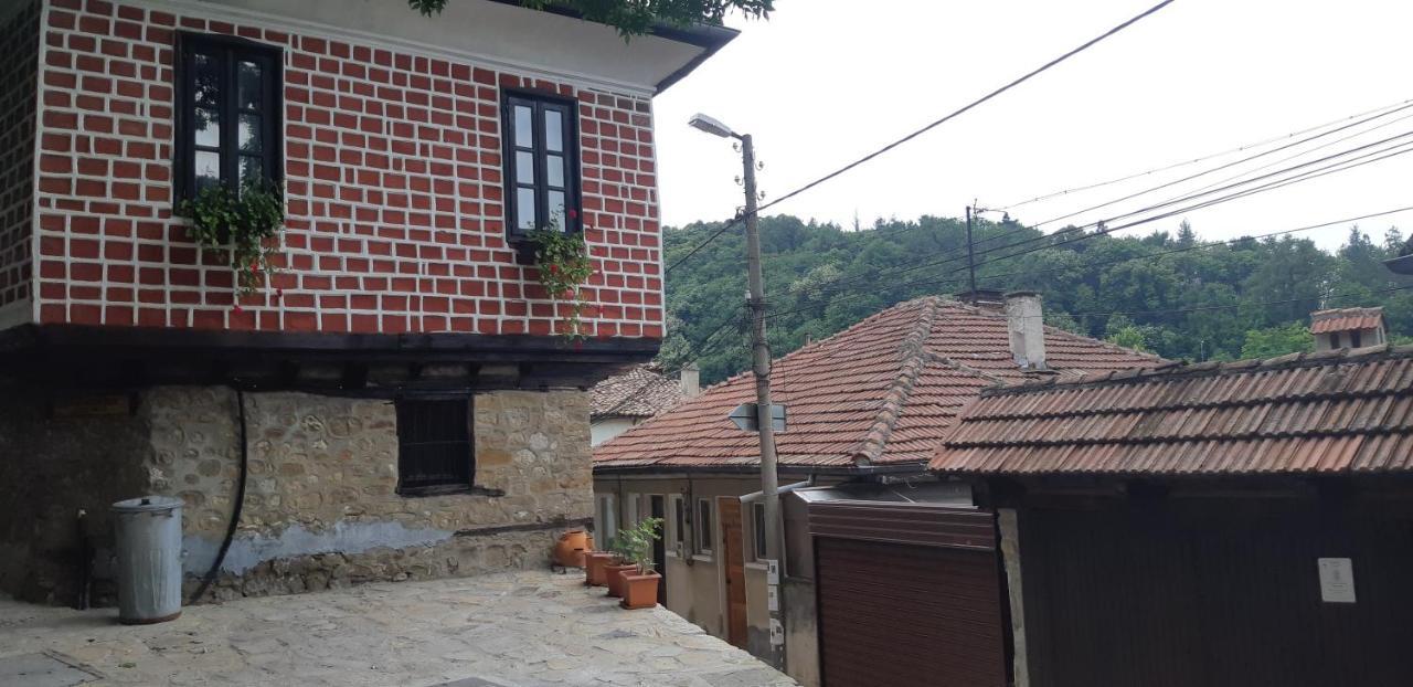 The Red Konak Villa Veliko Tărnovo Exteriör bild