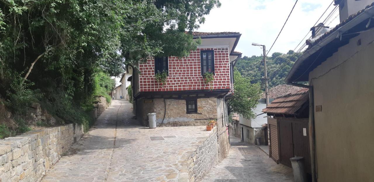 The Red Konak Villa Veliko Tărnovo Exteriör bild