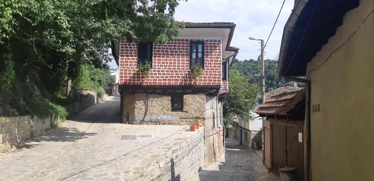 The Red Konak Villa Veliko Tărnovo Exteriör bild